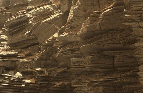 Nejnovj snmky Marsu od Curiosity: vrstven geologick tvary v regionu...
