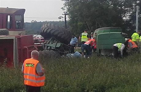 Ve Vnorovech na Hodonínsku se 13. záí srazil osobní vlak s traktorem.