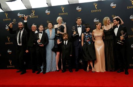 Herci seriálu Game of Thrones s cenou Emmy.