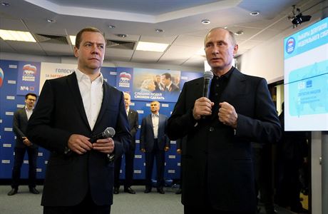 Ruský prezident Putin a premiér Medvedv a zárove hlavní postavy strany...