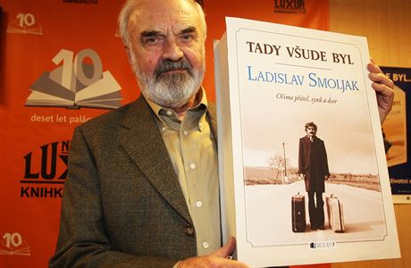 Zdenk Svrk pi ktu knihy Tady vude byl Ladislav Smoljak. (2013)