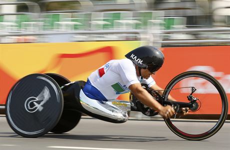 Bývalý pilot formule 1 Alex Zanardi obhájil na letních paralympijských hrách...