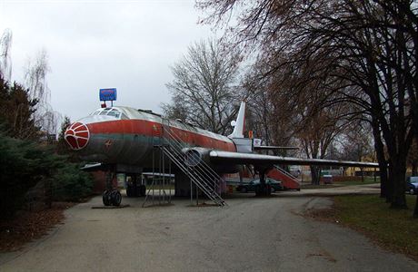 Letadlo Tu-104 slouilo v minulch letech jako bar v Olomouci.
