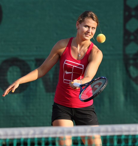 Lucie Šafářová hrála tenis během náborů dětí v Prostějově.