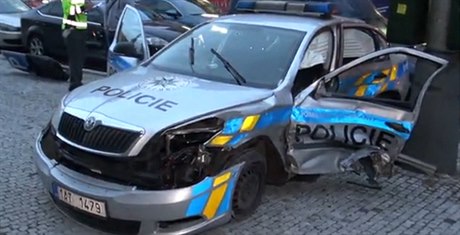 Policejní auto po nehod (ilustraní).