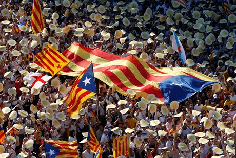 Katalántí separatisté na manifestaci. (Ilustraní foto)