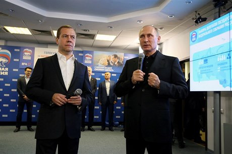 Ruský prezident Putin a premiér Medvedv a zárove hlavní postavy strany...