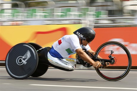 Bývalý pilot formule 1 Alex Zanardi obhájil na letních paralympijských hrách...
