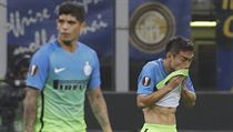 Zklamání hráčů Interu Milán po porážce s Hapoelem Beer-Ševa.