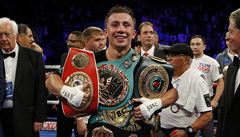 Gennadij Golovkin trefuje Kella Brooka.