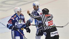 Utkání 4. kola hokejové extraligy: HC koda Plze - HC Kometa Brno. Zleva Roman...