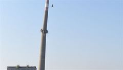 V Prostjov byl 11. záí odstelen 110 metr vysoký komín, poslední symbol...