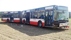 Na Kolnsku havaroval autobus, zchrani oetili 15 zrannch