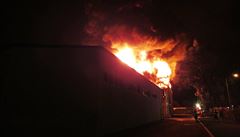 15 jednotek hasi zasahuje u poáru v Brn-ernovicích.