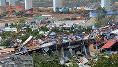 Nepoádek a chaos zbyl po tajfunu Merenti.