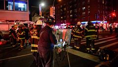 Po výbuchu zejm bomby na ulici je podle hasiského sboru FDNY nejmén 29...