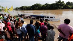 Svědek natočil potápějící se loď v Thajsku