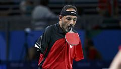 Proto�e nemá ruce, podání provádí Hamadtou nadhozem z pravé nohy, na ní� kv�li...