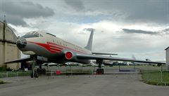 Letoun Tupolev Tu-104 na praském letiti v Kbelích.