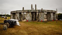 Nedaleko obce Moinka vyrostla kopie kamenného komplexu Stonehenge.