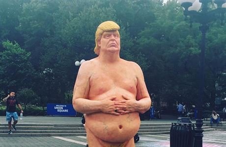 Nahá socha znázorující Donalda Trumpa.