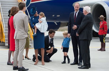 Malý britský princ nechtl podat ruku kanadskému premiérovi Justinu Trudeauovi...