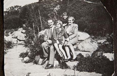 Zuzana Mareov a jej sestry odjely v roce 1939 do Anglie. Jejich rodie mli...