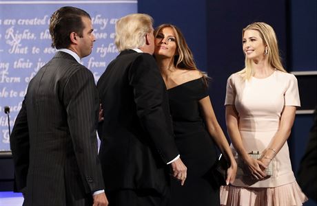 Trump po sv prvn prezidentsk debat se svou rodinou.