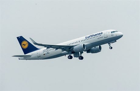 Letadlo A320 spolenosti Lufthansa.