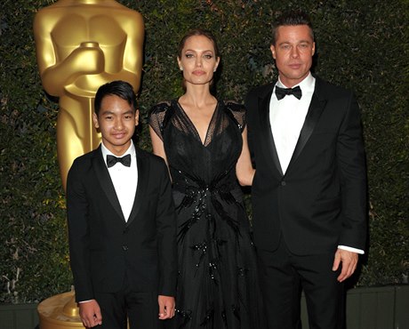 Angelina Jolie s Brad Pitt a synem Maddoxem