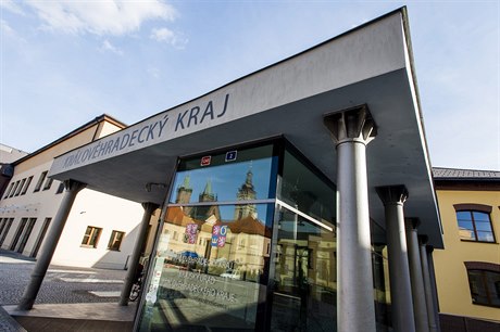 V sídle krajského úadu v Hradci Králové zasahovala 22. záí policie.