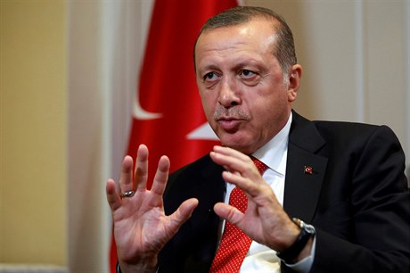 Turecký prezident Recep Tayyip Erdogan hovoí v rozhovoru pro agenturu Reuters...