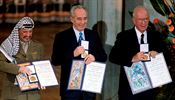 V roce 1994 imon Peres spolu s tehdejm izraelskm premirem Jicchakem...