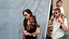 Brad Pitt a Angelina Jolie s dětmi