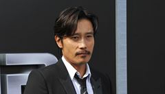 Jihokorejský herec jménem Byung-hun Lee to ve filmu umí nejlépe s noi