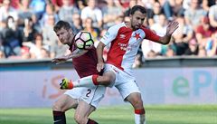 Sparta Praha - Slavia Praha. Zleva Ondej Mazuch ze Sparty a Josef Hubauer ze...