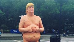 O sochy nahho Trumpa je v USA zjem, lid je kradou