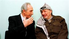 Bývalý izraelský prezident imon Peres spolu se svým palestinským protjkem...