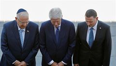 Nkdejí americký prezident Bill Clinton piletl do Izraele vzdát hold svému...