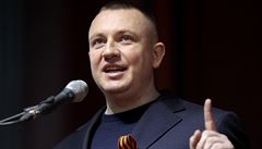 Lídr radikální organizace Oplot Jevgenij ilin mluví v roce 2014 na podporu...