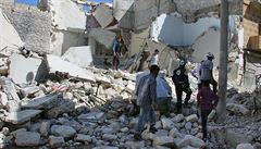 Dochz jdlo a zdravotnick poteby. Aleppo je nadle terem bombardovn