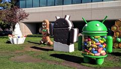 Slavné sochy jednotlivých verzí Android v Googleplexu.