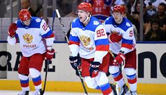 Jevgenij Kuzncov (92) se raduje po vítzství hokejist Ruska nad výbrem...