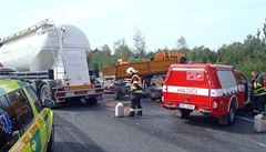 Nehoda tí nákladních aut zablokovala dálnici D5.