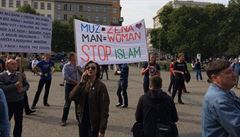 Odprci islámu se seli v Praze na námstí Míru, aby podpoili hnutí Úsvit a...