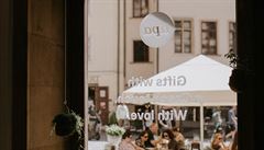 Lípa Store v Kafkovo dom�