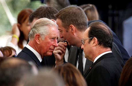 Princ Charles a francouzský prezident Francois Hollande se úastní pohbu...