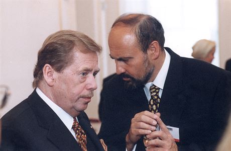 Vclav Havel a Tom Halk na konferenci na Hrad v roce 1999.