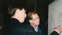 Vlado Milunić a Václav Havel diskutují nad plánem Tančícího domu.