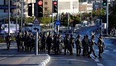 Izraeltí policisté zajiují bezpenost bhem pohbu imona Perese.